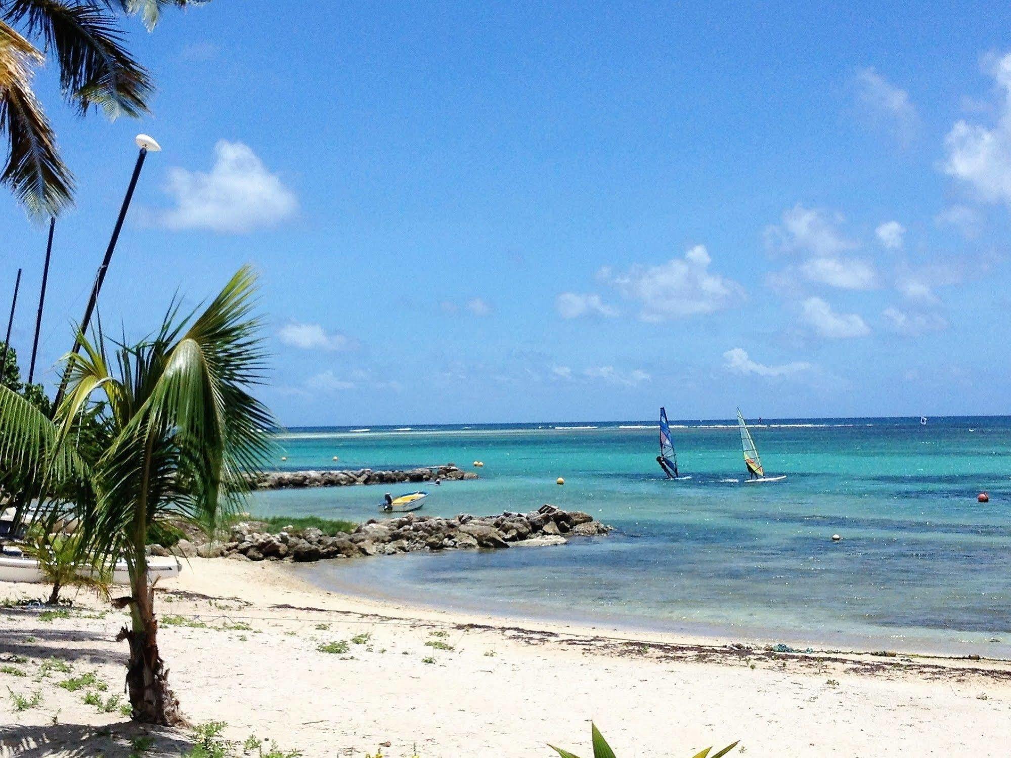 Ti.Maanga Vue Mer Pieds Dans L'Eau 圣弗朗索瓦 外观 照片